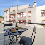 Hostwise Cozy With Balcony And Garage Lejlighed *