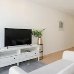 Hostwise Cozy With Balcony And Garage