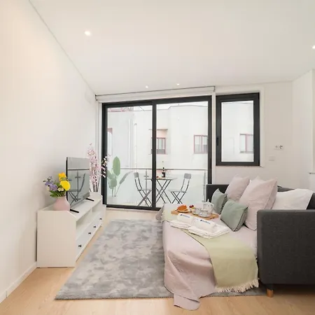 Hostwise Cozy With Balcony And Garage Apartment Leca da Palmeira