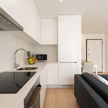 Apartment Hostwise Cozy With Balcony And Garage