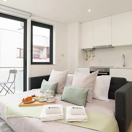 Hostwise Cozy With Balcony And Garage Leca da Palmeira