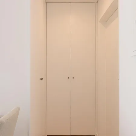 Hostwise Cozy With Balcony And Garage Apartment