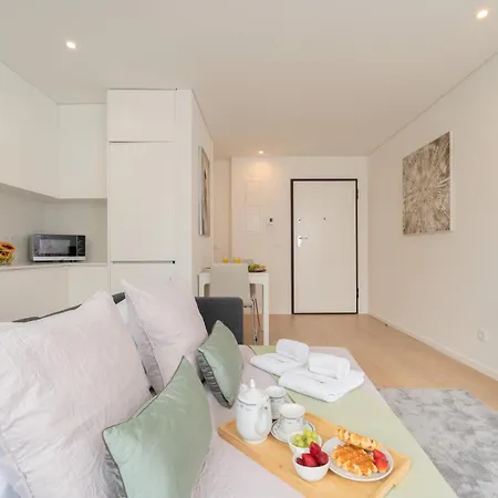Apartment Hostwise Cozy With Balcony And Garage