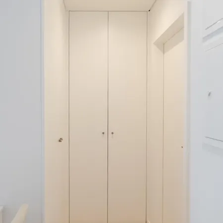 Hostwise Cozy With Balcony And Garage Apartment *