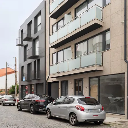 Hostwise Cozy With Balcony And Garage *