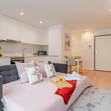 Hostwise Cozy With Balcony And Garage Apartment *