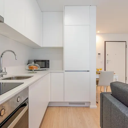 Hostwise Cozy With Balcony And Garage Apartment Leca da Palmeira