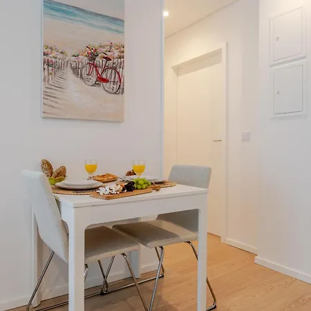 Hostwise Cozy With Balcony And Garage Apartment Leca da Palmeira