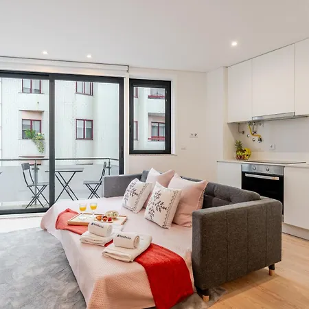 Hostwise Cozy With Balcony And Garage *