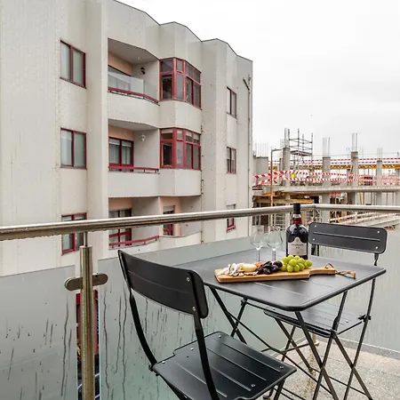Apartment Hostwise Cozy With Balcony And Garage *