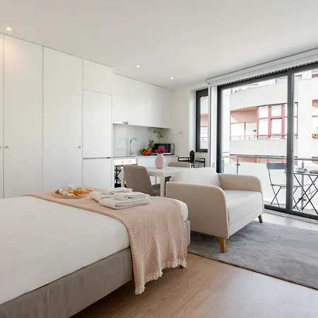 Daire Hostwise Cozy With Balcony And Garage *