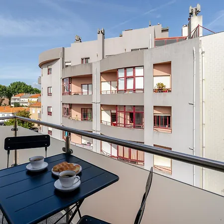 Hostwise Cozy With Balcony And Garage Appartement