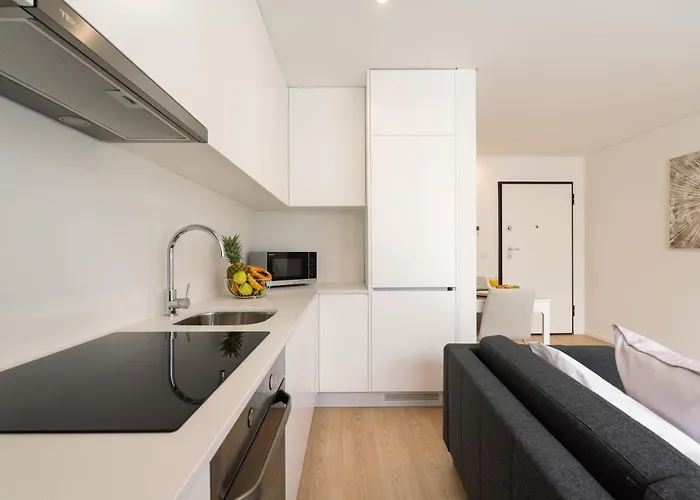 Apartment Hostwise Cozy With Balcony And Garage