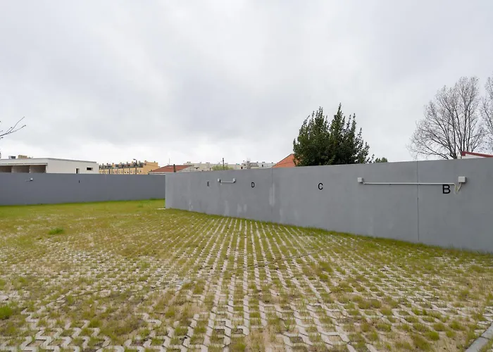 Hostwise Cozy With Balcony And Garage Апартаменты Леса-да-Палмейра