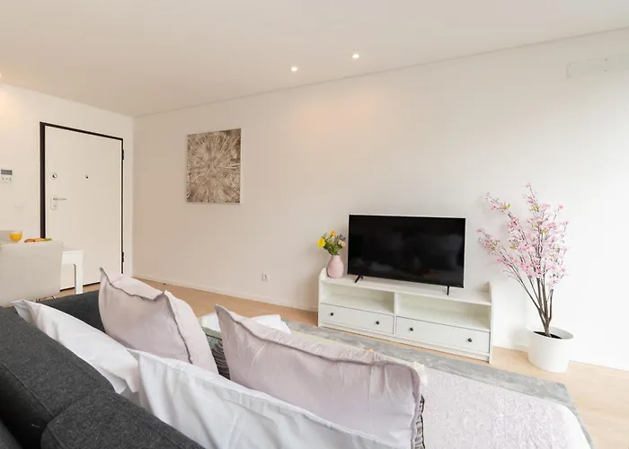 Апартаменты Hostwise Cozy With Balcony And Garage