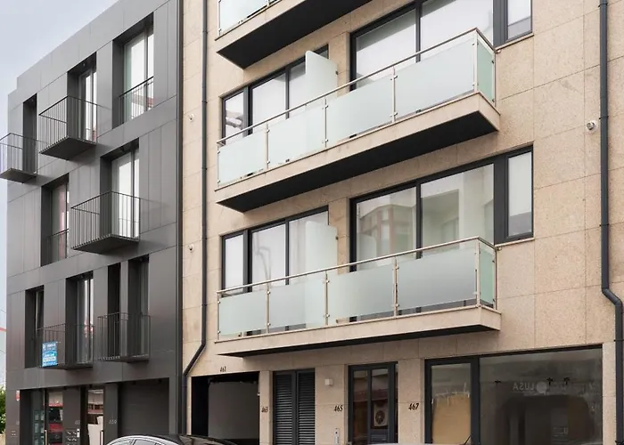 Апартаменты Hostwise Cozy With Balcony And Garage Леса-да-Палмейра