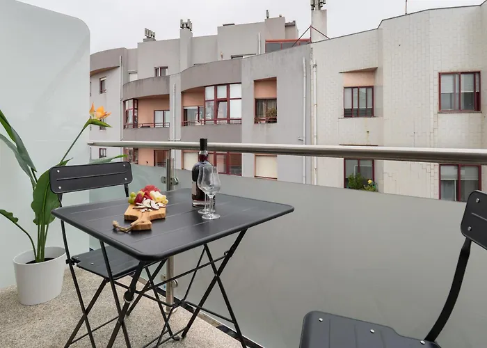 Hostwise Cozy With Balcony And Garage * Leça da Palmeira