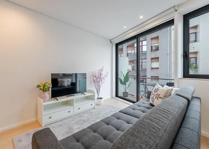 Hostwise Cozy With Balcony And Garage Апартаменты Леса-да-Палмейра