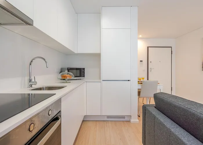 Hostwise Cozy With Balcony And Garage Апартаменты Леса-да-Палмейра