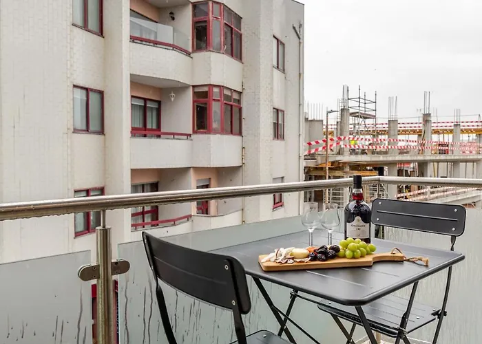 Apartment Hostwise Cozy With Balcony And Garage *