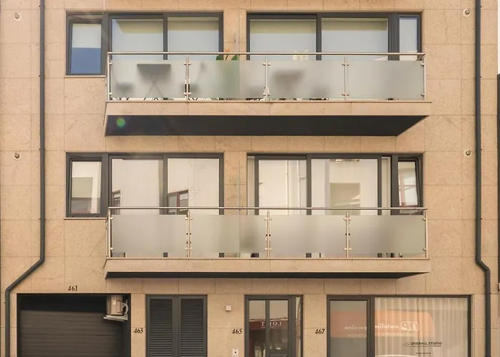 Hostwise Cozy With Balcony And Garage Апартаменты Леса-да-Палмейра