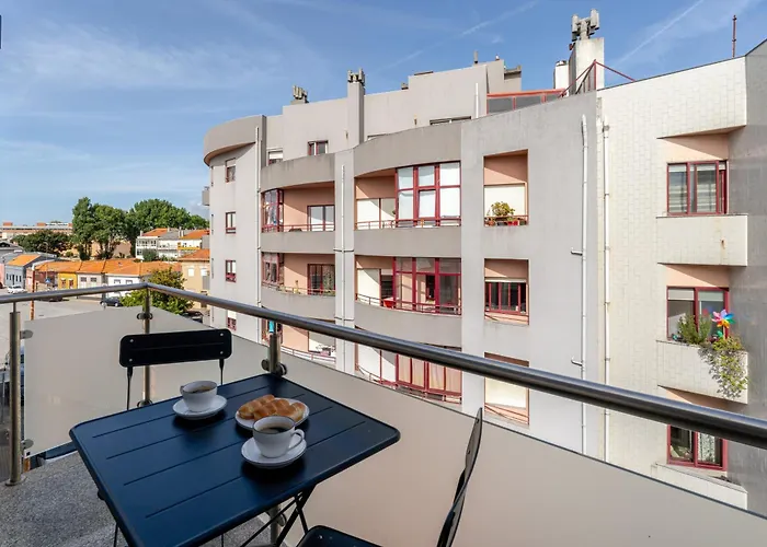 Hostwise Cozy With Balcony And Garage Apartment